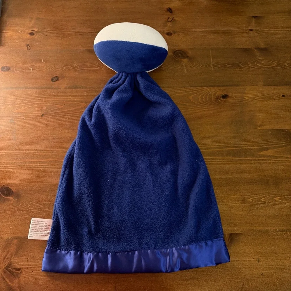 2007‎ SNUGGLEBALL NFL COLTS FLEECE FOOTBALL BLANKET